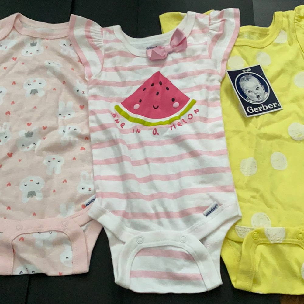 Gerber newborn 3 pack onesies